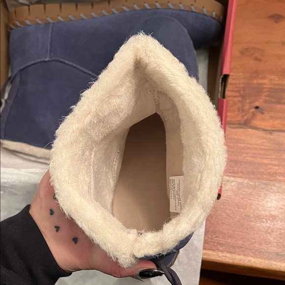 Muk Luks Navy Boots with Cream Trim - Picture 3 of 3